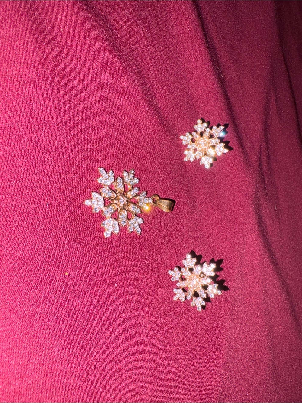 Gold Snowflake Pendant and Earrings Set - Sparkling white Stones